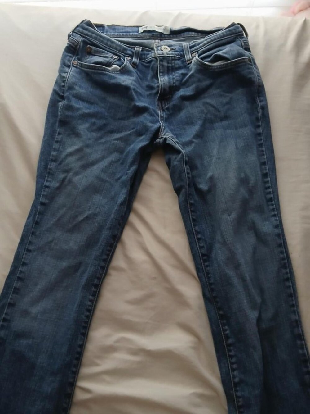 Women's Medium Wash Straight Leg Blue Jeans